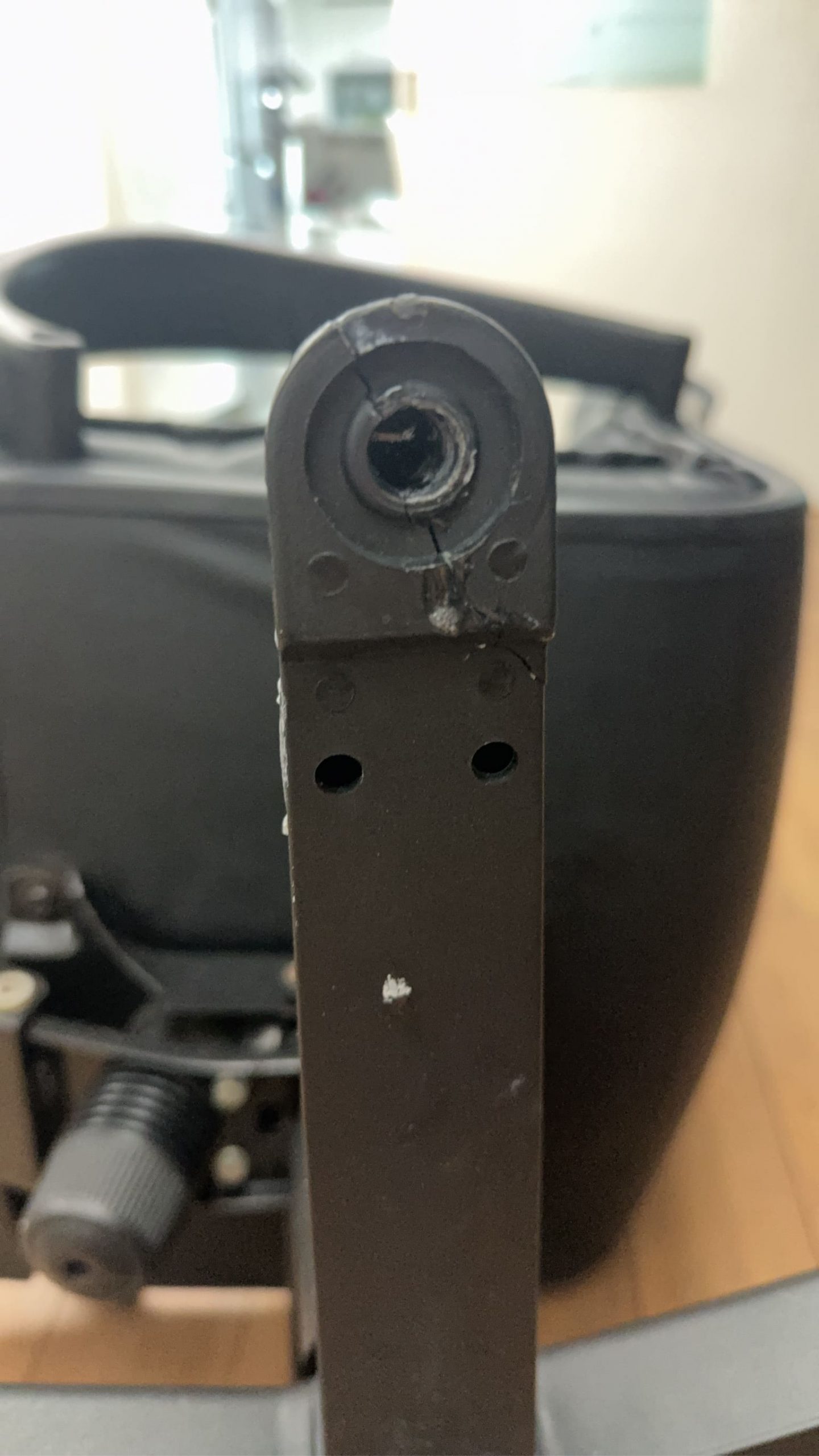 皮革辦公椅腳架斷裂怎麼辦？