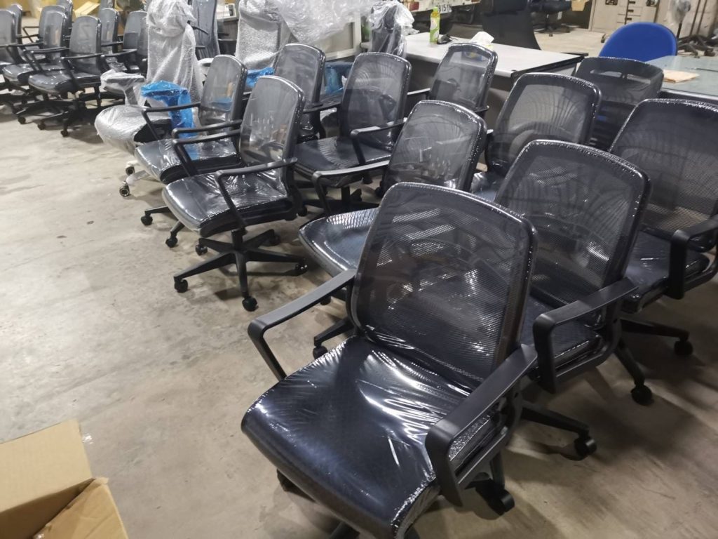 出貨經濟電腦椅 15012 和 高級辦公椅 305