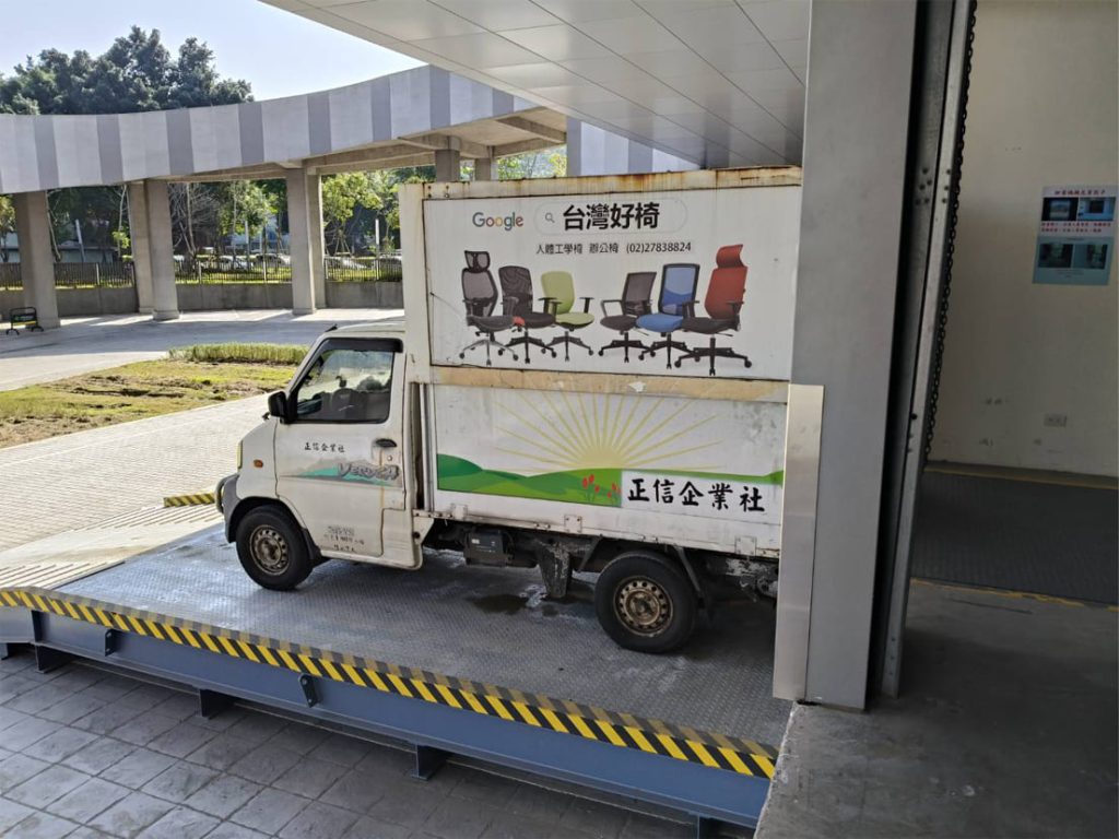 高腳椅 105 大量出貨